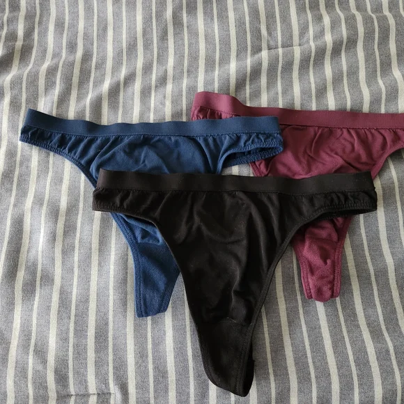 Victoria Secret Thong Panties - Picture 1 of 3